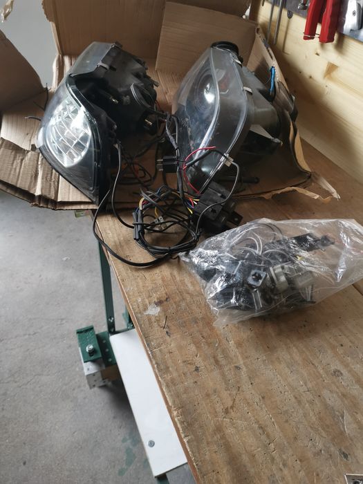 Farol dianteiro Volvo S40 e V40