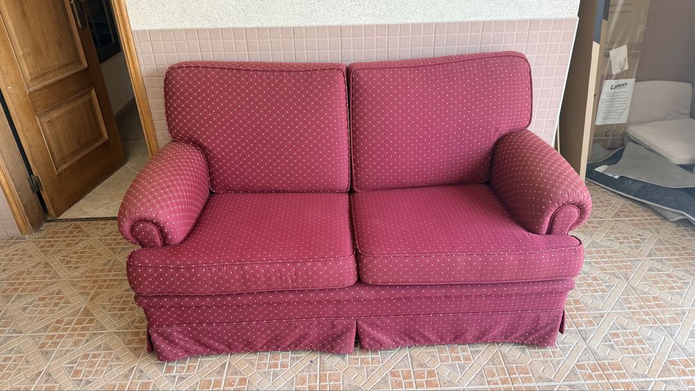 Sofá de 2 lugares em ótimo estado – confortável e elegante