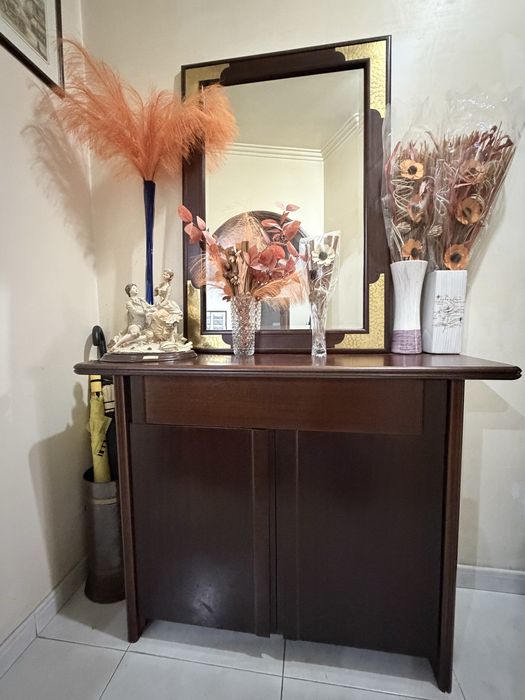 Recheio de quarto: cama, mesas cabeceira, comoda, roupeiro e consola