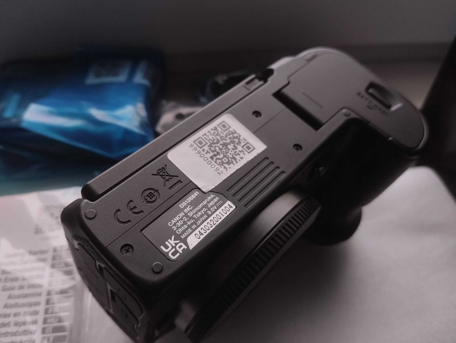 Canon EOS R7, в заводській комплектації