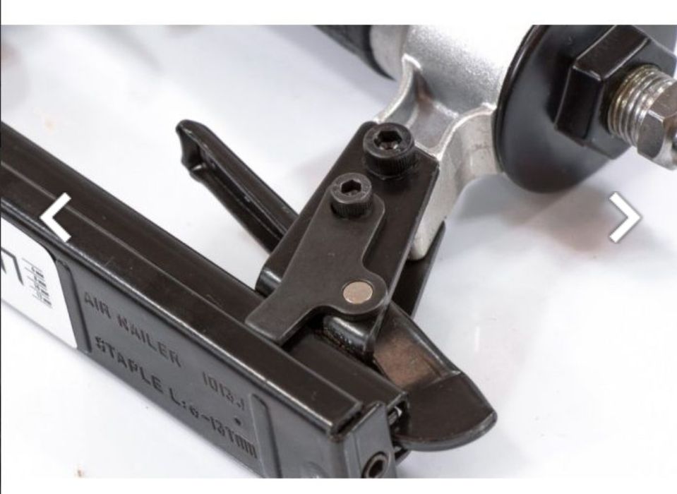 Степлер пневматический.