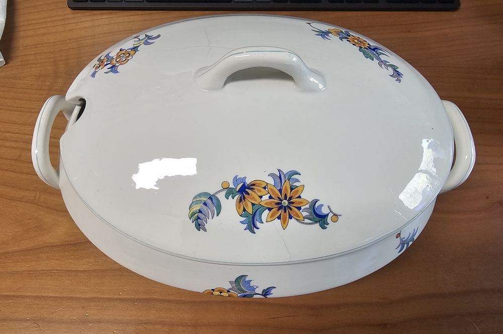 Terrina antiga portuguesa Massarelos Lusitânia faiança vintage