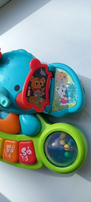 Музыкальная игрушка в виде слоника