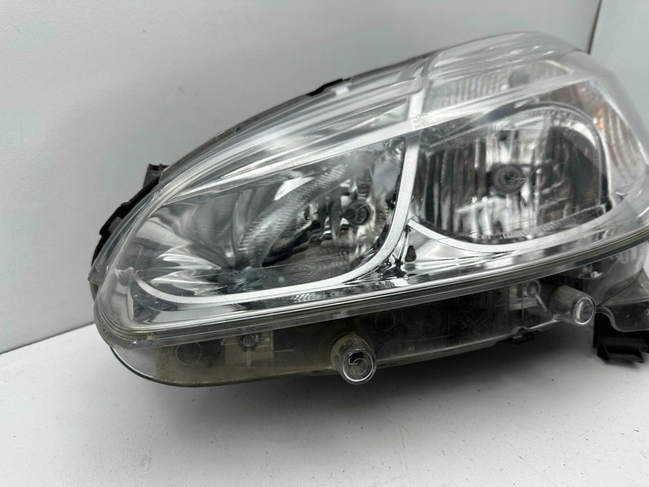 Ótica / Farol Esquerda - Peugeot 208