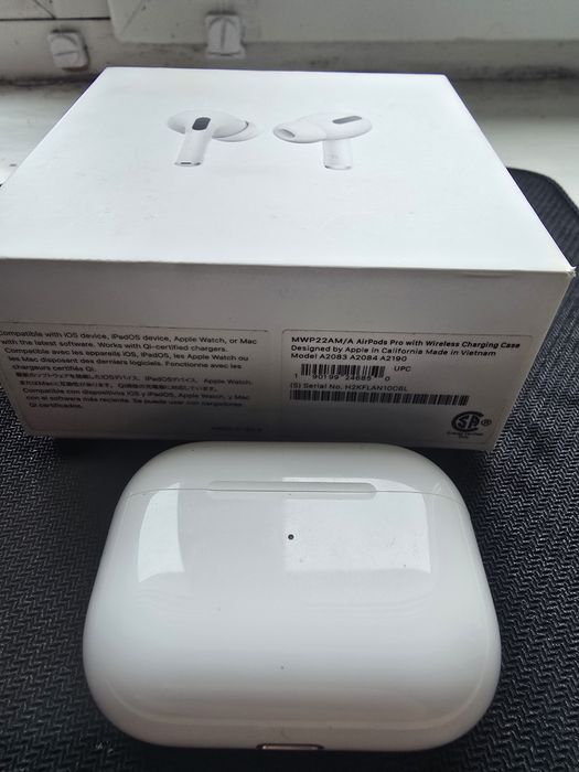 AirPods Pro оригинал (хриппят наушники)