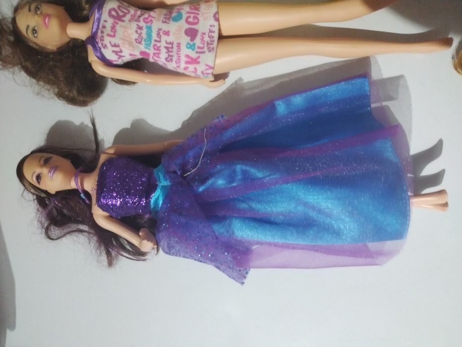 Bonecas Barbies + Bratz