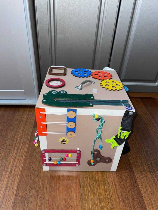 Бізікуб в дуже гарному стані