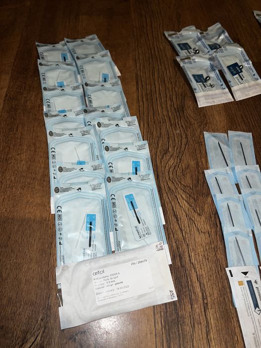 Zestaw do przekłuwania/piercingu