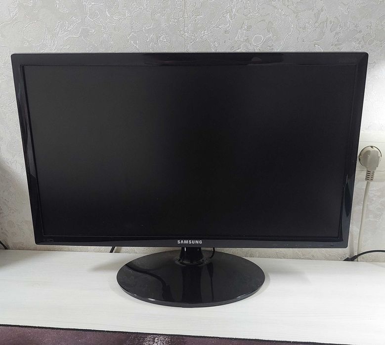 Продам Комп'ютер в Комплекті з Монітором