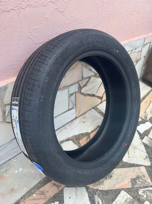Pneu Goodyear 235/50/R20
