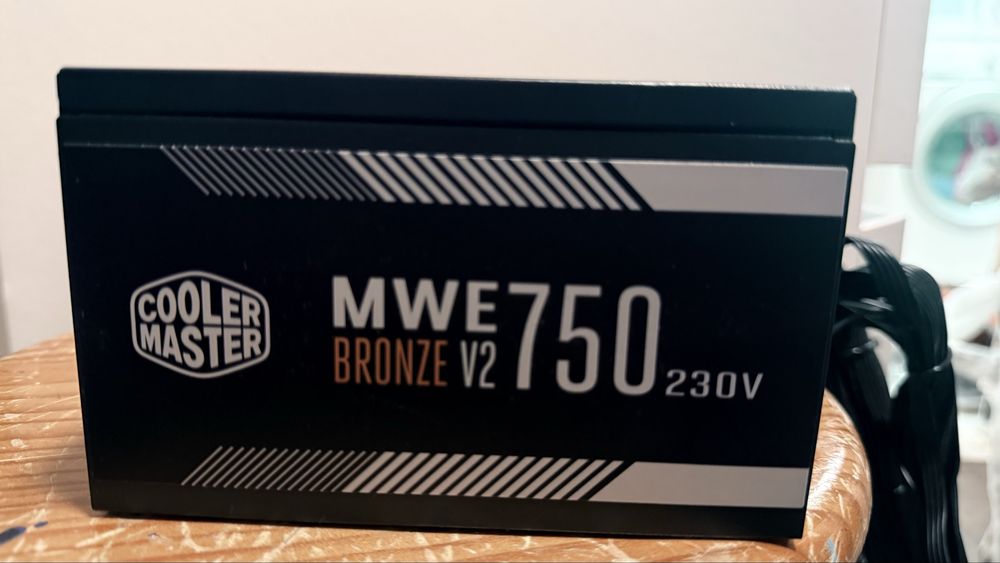 Fonte de alimentação Cooler Master MWE 750 Bronze V2 (750W)