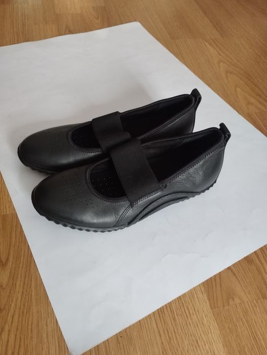 Жіночі шкіряні туфлі фірми ecco  розмір 39