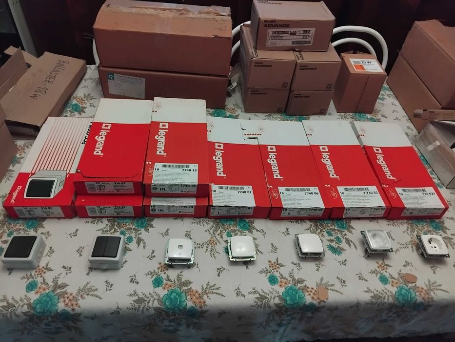 Lote de Material Elétrico (Interruptores, Tomadas, Disjuntores, ..)