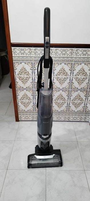 Aspirador limpa e aspira