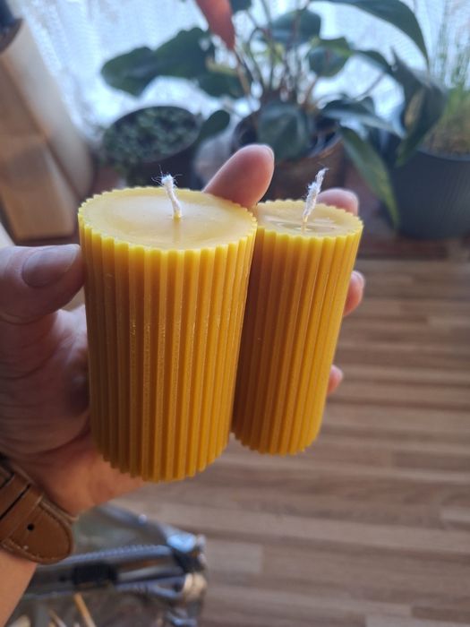 Dwie świece naturalny wosk pszczeli
