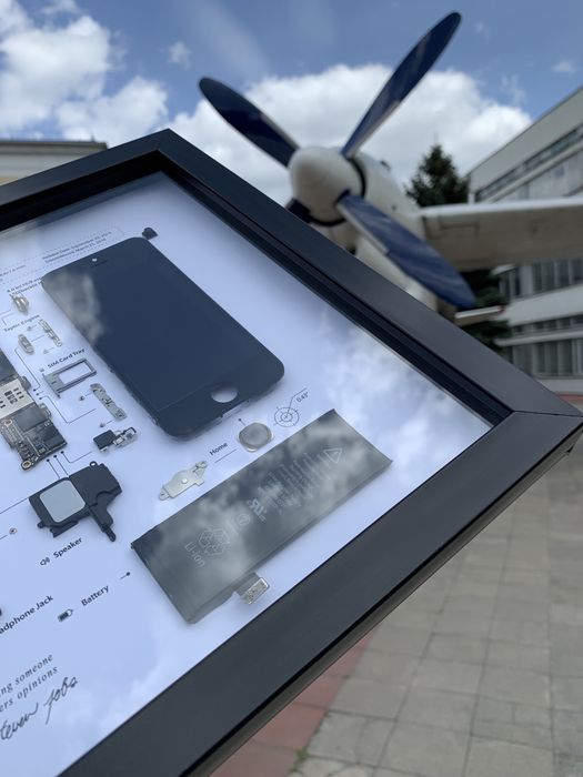 Картина на стіну iPhone XR у рамці