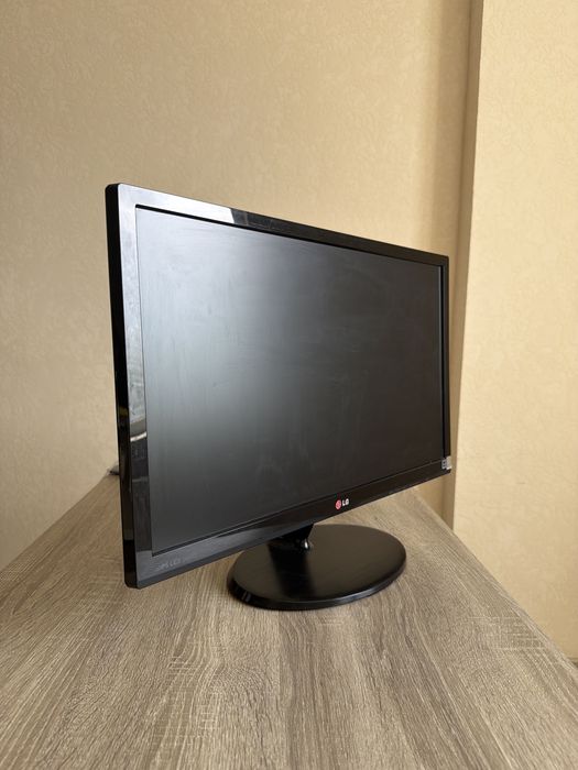 Монітор LG 24EA53T-P, два за 1000грн