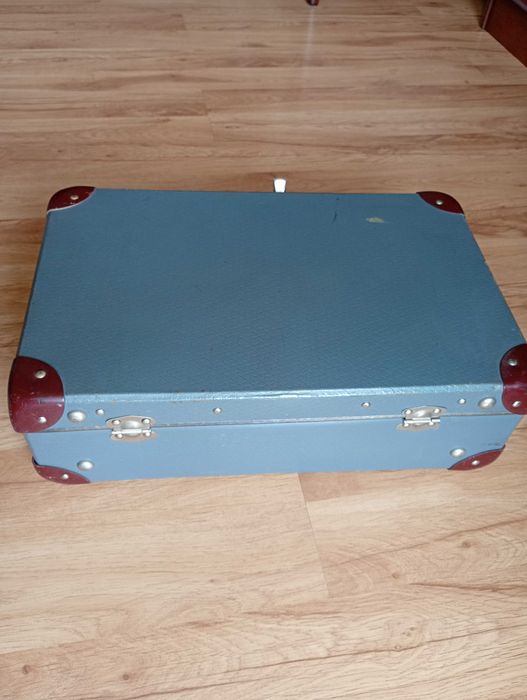 Stara walizka podróżna lata 50-te