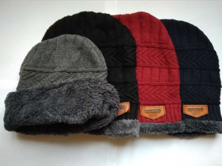 Зимні теплі шапки