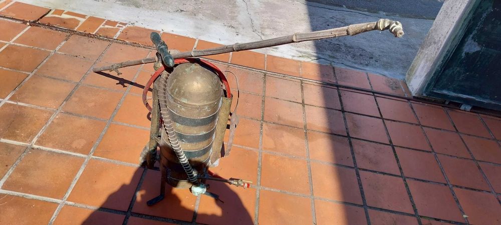 Maquina de sulfatar antiga