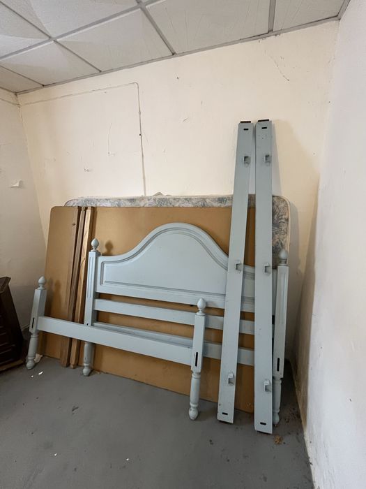 Cama + Cabeceira + Colchão praticamente novo