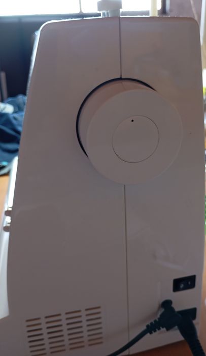 Máquina de costura Singer Confidance 7463