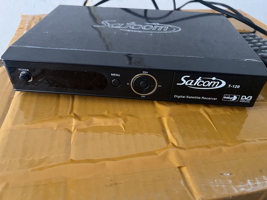 Тюнер спутниковый