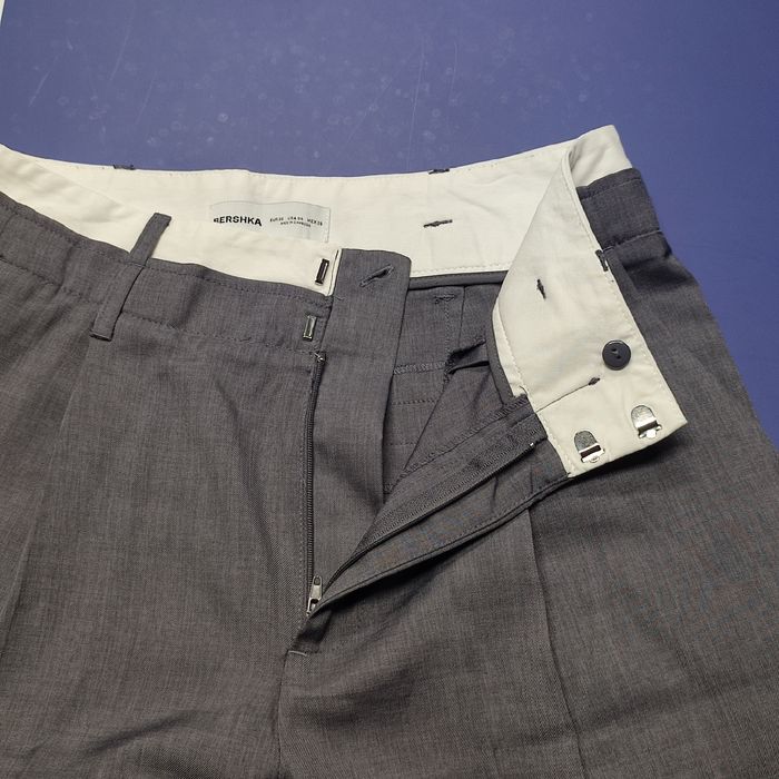 krótkie spodenki eleganckie z białym paskiem z Bershki