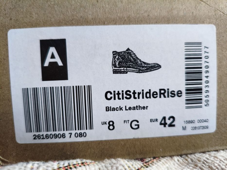 Продам шкіряні черевики Clarks 42.5-43 розмір