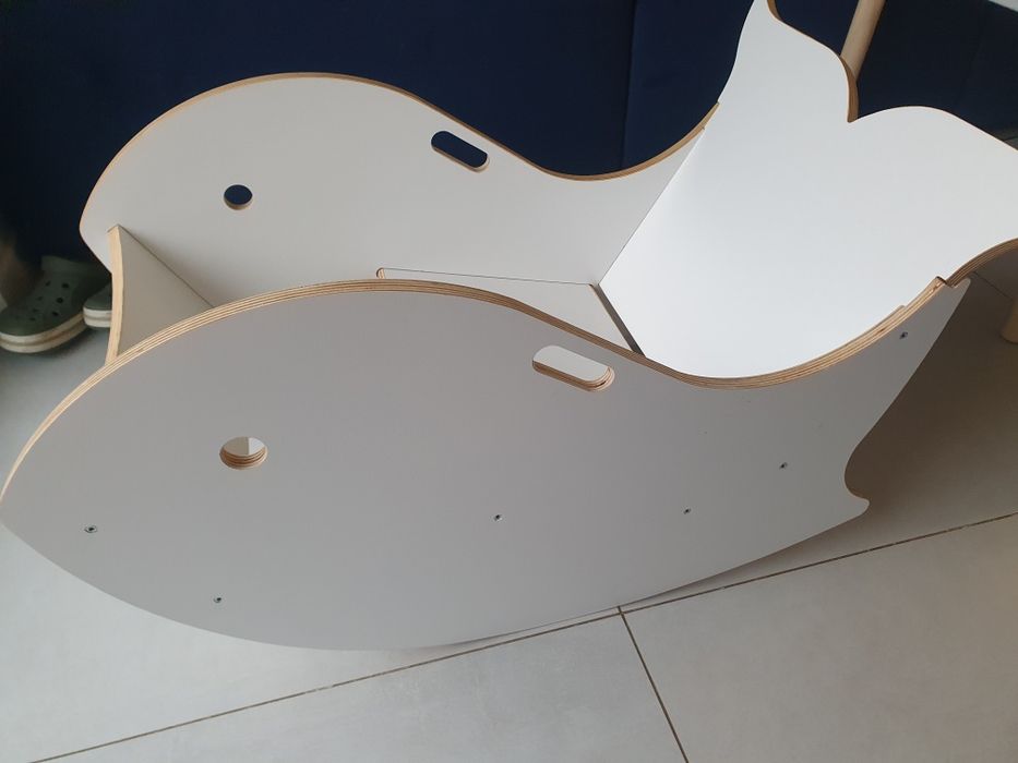 Drewniany bujak dla dzieci w kształcie wieloryba