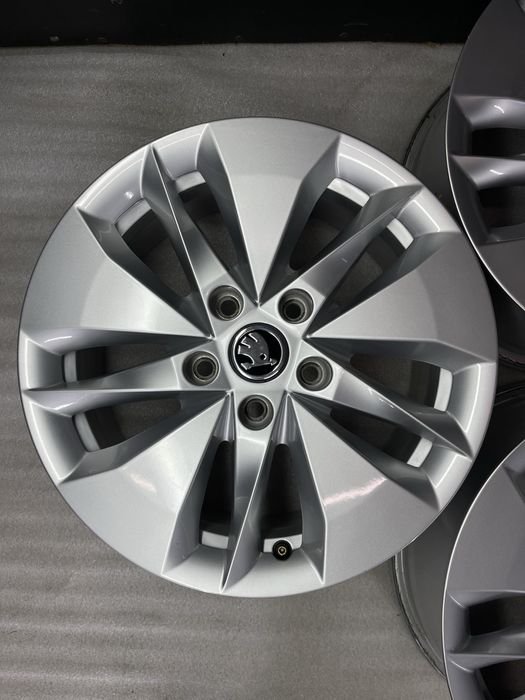 Диски R16 5x112 Et46 7J. Skoda Octavia A5 A7 Superb VW Jetta Golf