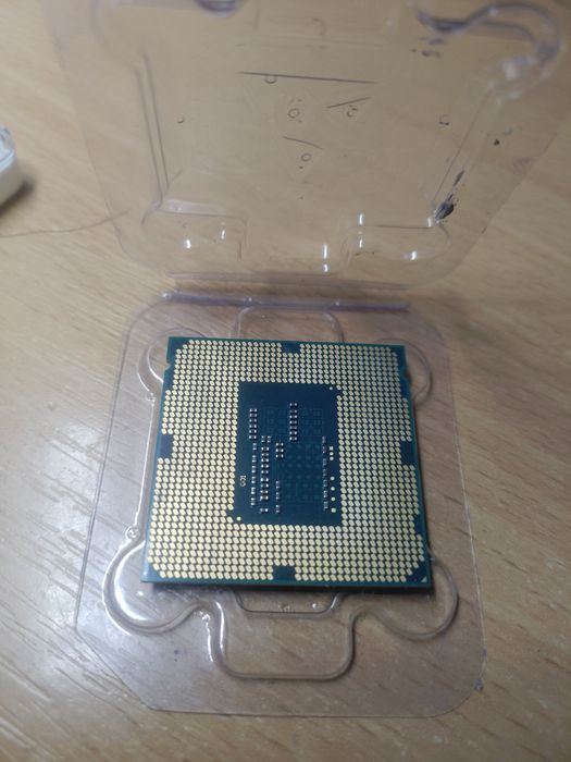 Процесор Intel Сore i3-4130 (2(4) ядра по 3.40 GHz)