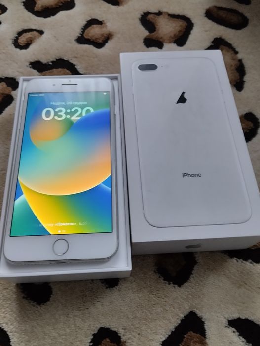 iPhone 8 plus на 64 ГБ відмінний стан.