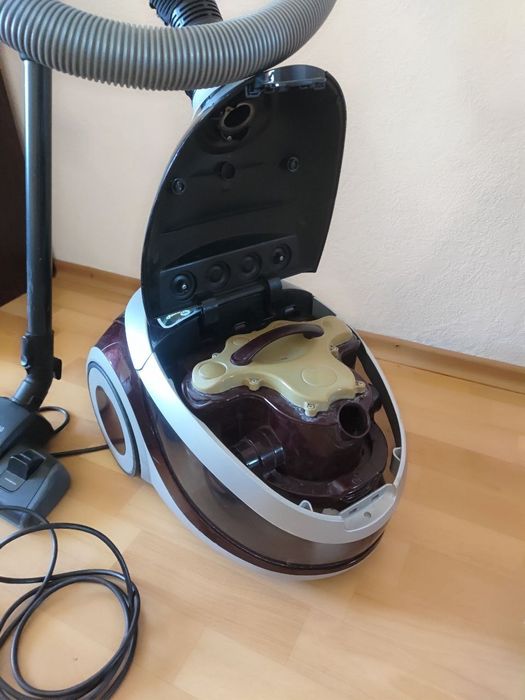 Продається б/у пилосос