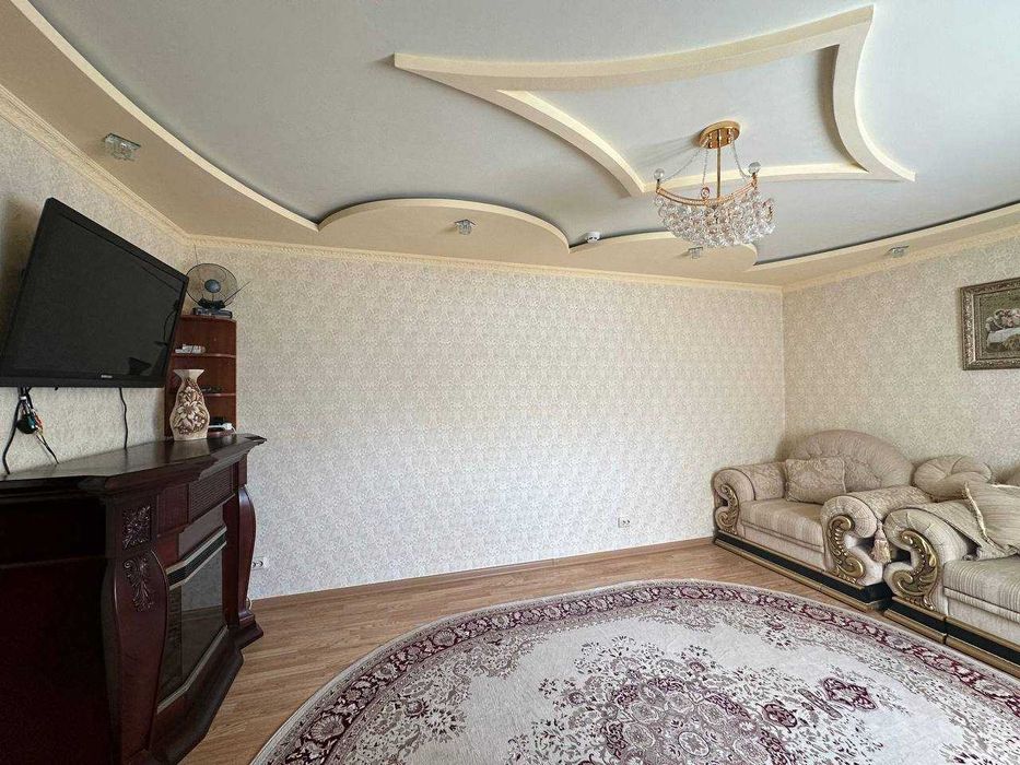 терміново здам 3-кімнатну з ремонотом і меблями Урлівська 23б