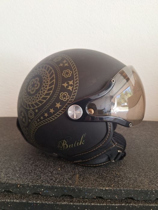 Capacete Nexx para senhora.