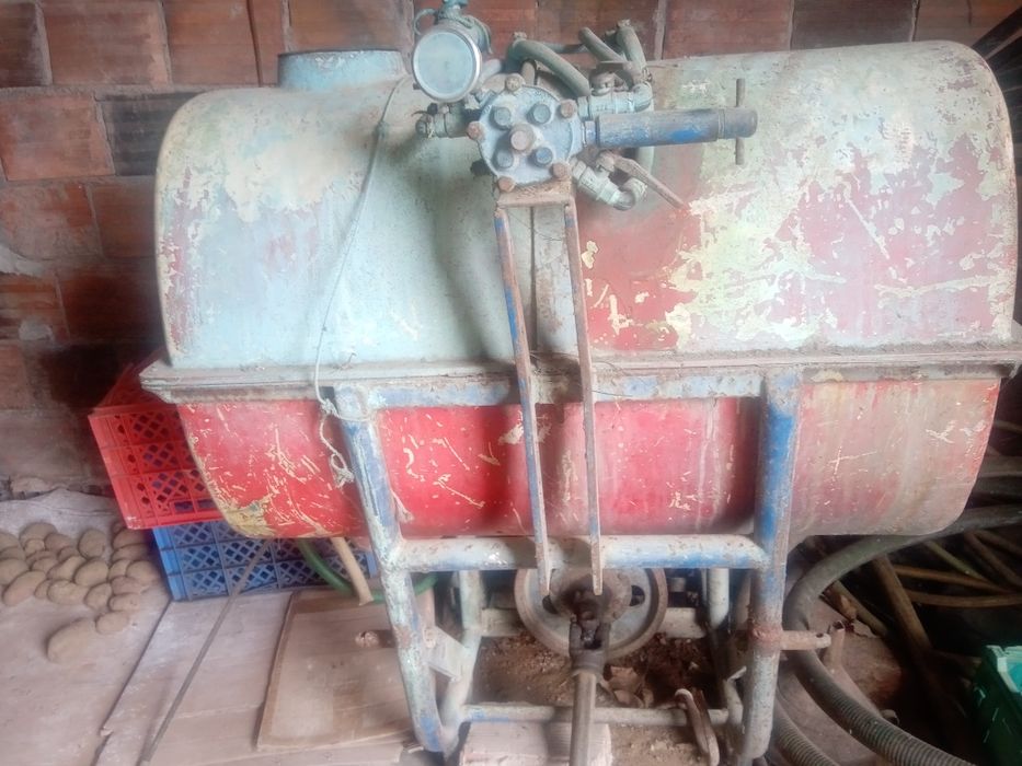 Pulverizador de 300 litros para trator