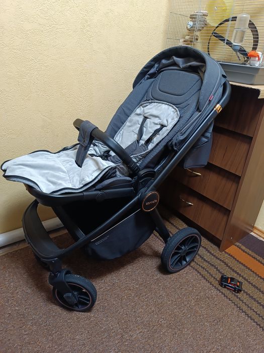 Продам коляску Carrello Epica 2 в 1
