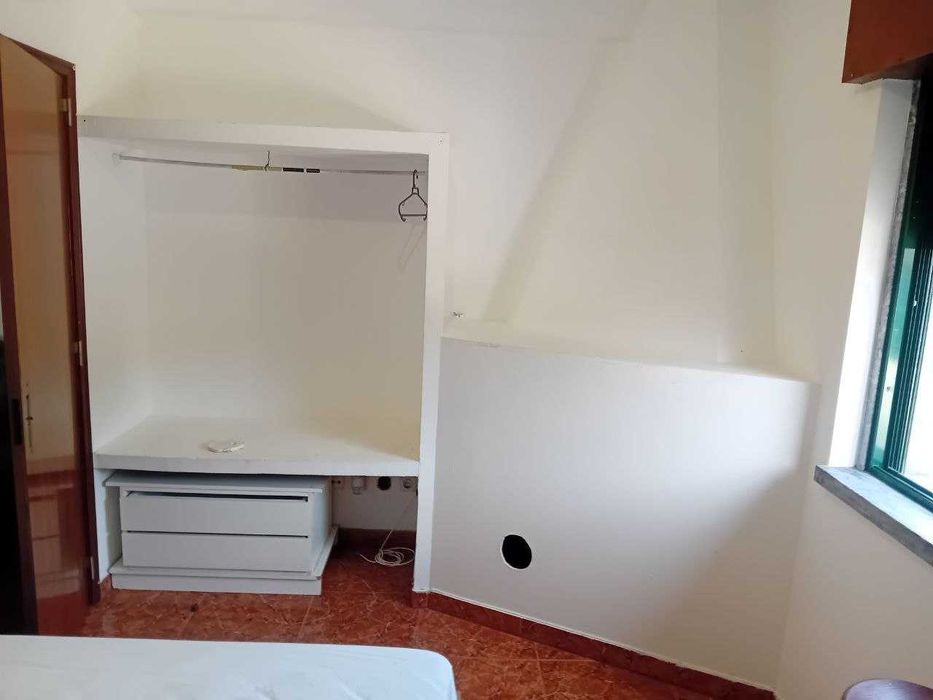 Tenho quarto para alugar em moradia Rua do Mar N 8 Almada, Caparica