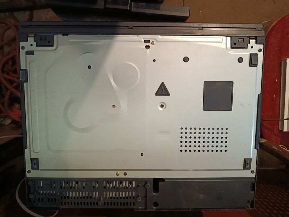 Magnetowid VHS Sharp VC-A30BP – uszkodzony, oddaje kasetę