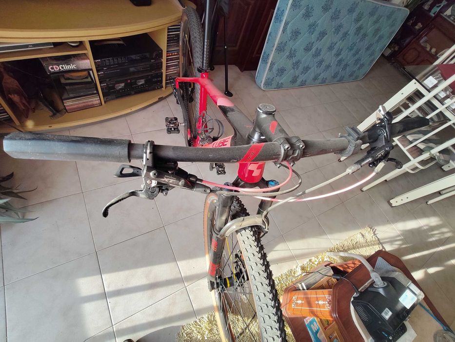 Bicicleta CUBE 29 CARBONO