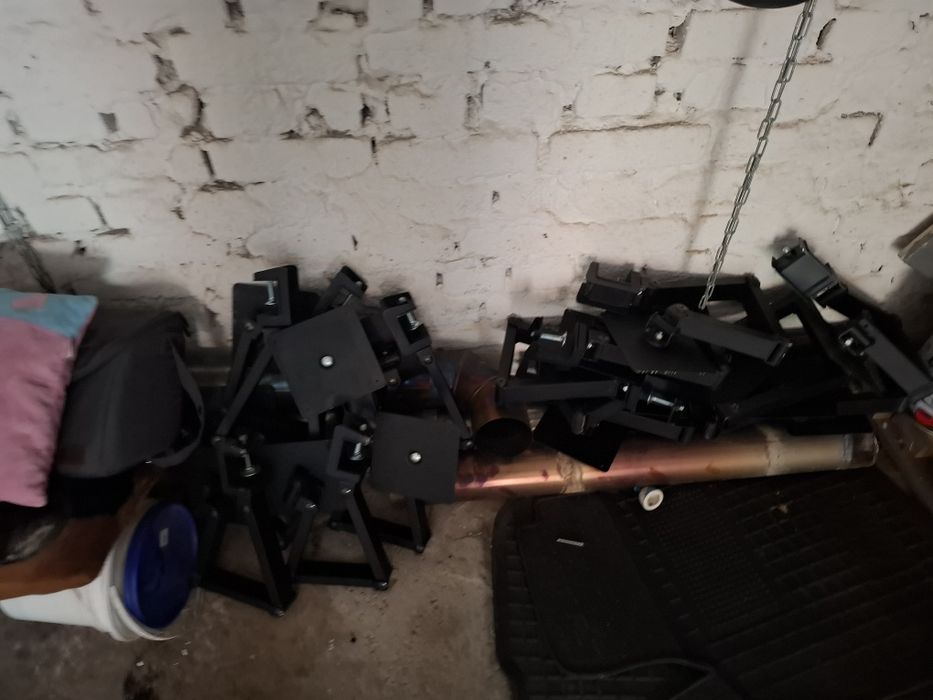 Тримач телевізора-планшета