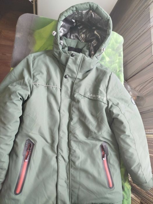 Продам зимнюю куртку на мальчика