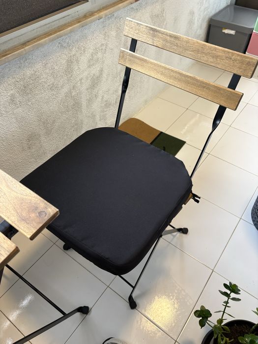 Mesa+2 cadeiras de madeira