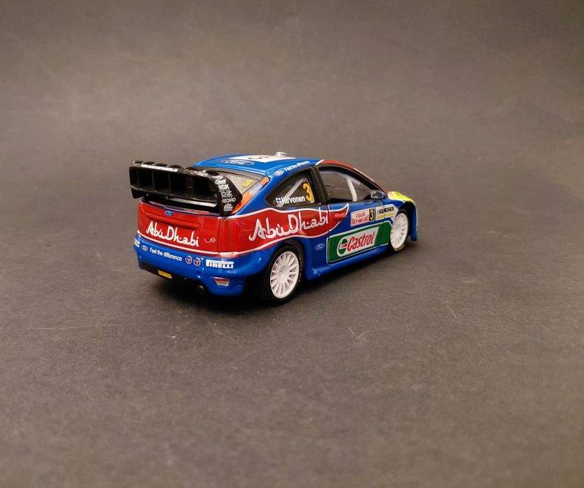 Ford Focus da Burago na escala 1.32