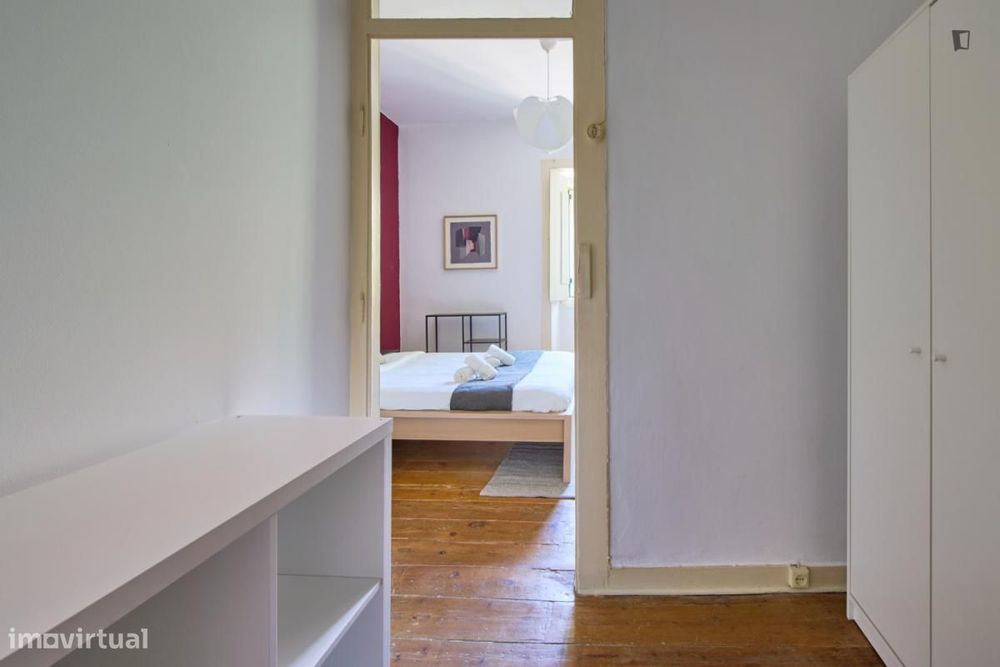 Quarto - localizado em São Bento Lisbon