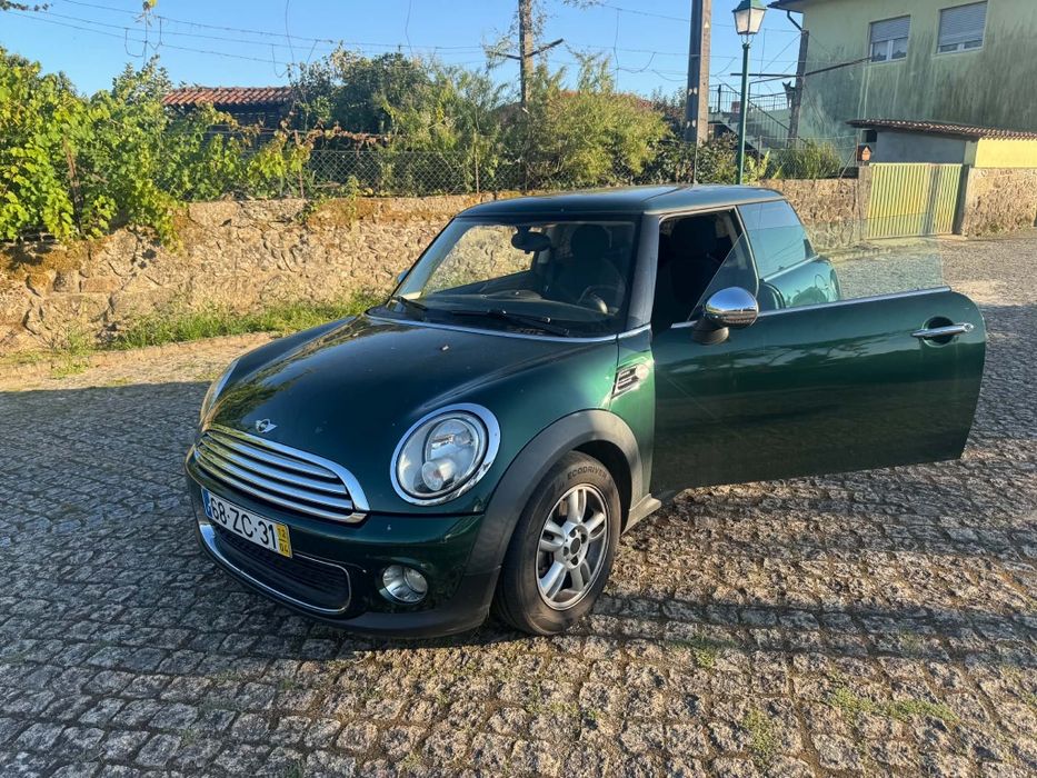 Mini British Racing Green.
