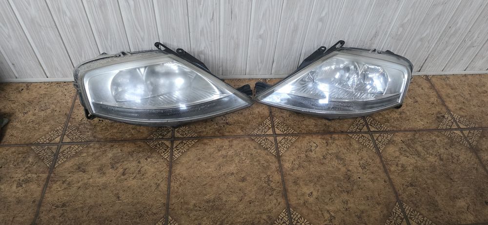 Lampa  prawa przód przednia  Citroen C3