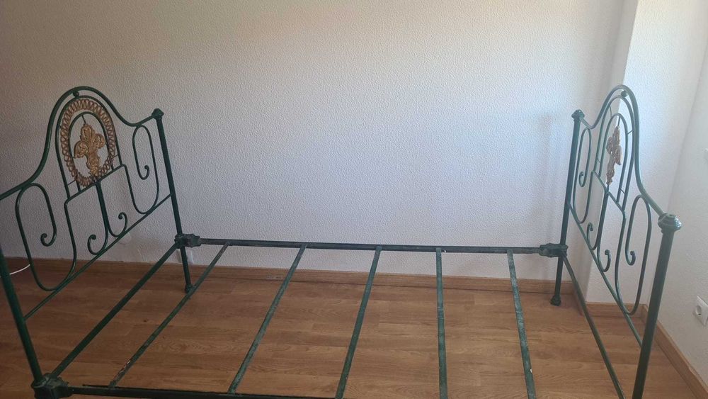 Cama de Ferro Trabalhada 175x42 cm - Como Nova