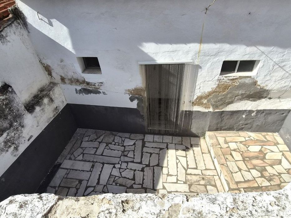 Moradia T1+1 com quintal na Vila de Redondo (Évora)